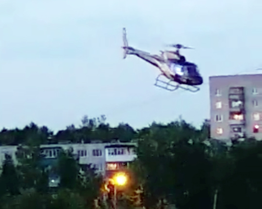 На проспекте Туполева приземлился вертолет