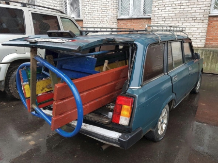 В городке молдаване украли урны и лавки